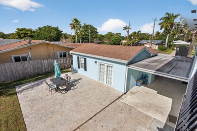 Tucked on an oversized double lot minutes from the beach, this 4 - photo 24