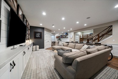 Opportunities like this are almost never available! Set on - photo 30