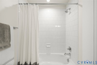 Welcome to this beautifully maintained 3-bedroom, 2.5-bath home - photo 31