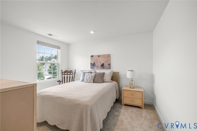 Welcome to this beautifully maintained 3-bedroom, 2.5-bath home - photo 32
