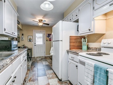 Newer HVAC and Water heater! Chickens allowed and Attwoods is 5 - photo 32