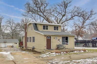 Wonder Lake Home Active Under Contract in Wonder Lake Illinois