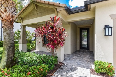 Welcome to this exceptional single-family residence in the Oak - photo 2