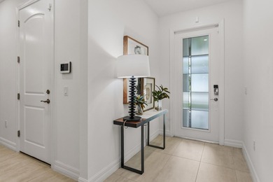 Welcome to this exceptional single-family residence in the Oak - photo 3