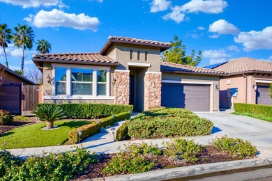 Elegant and sophisticated single-story home located on the golf - photo 2