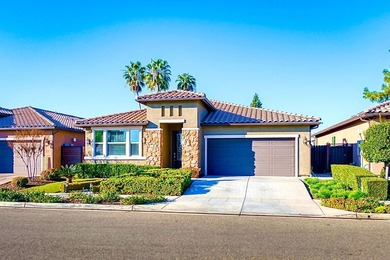 Elegant and sophisticated single-story home located on the golf - photo 3