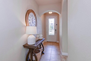 Elegant and sophisticated single-story home located on the golf - photo 4