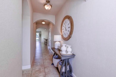Elegant and sophisticated single-story home located on the golf - photo 5