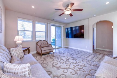 Elegant and sophisticated single-story home located on the golf - photo 6