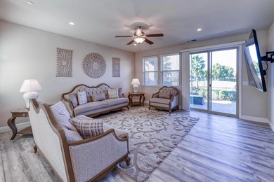 Elegant and sophisticated single-story home located on the golf - photo 7