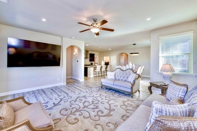Elegant and sophisticated single-story home located on the golf - photo 8