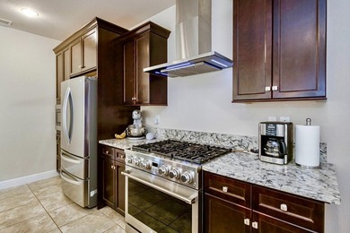 Elegant and sophisticated single-story home located on the golf - photo 10