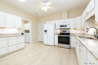 Immaculate! Move-in ready, this one-level townhome offers - photo 10