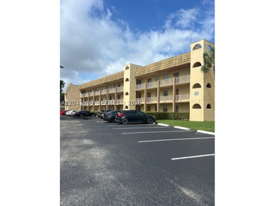 1 bedroom 1 bathroom with den, corner unit with lake view - photo 1