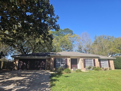 Back on market with a new roof with a 2 year warranty. Home also - photo 1