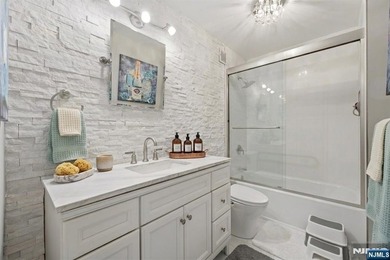 ABSOLUTELY STUNNING! unit 2809 is a recently Fully renovated and - photo 15