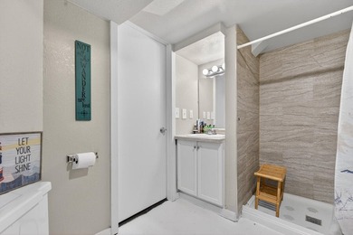 GORGEOUS HOME LOCATED ON RACINE'S NORTH SIDE.  SO MUCH HOUSE :) - photo 18