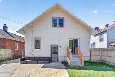 GORGEOUS HOME LOCATED ON RACINE'S NORTH SIDE.  SO MUCH HOUSE :) - photo 21