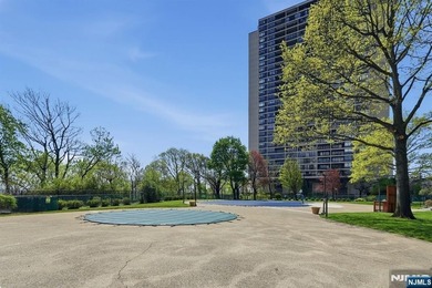 ABSOLUTELY STUNNING! unit 2809 is a recently Fully renovated and - photo 21