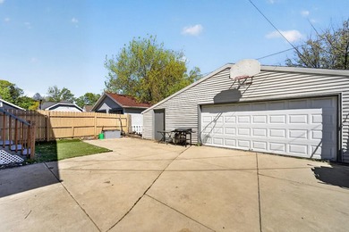 GORGEOUS HOME LOCATED ON RACINE'S NORTH SIDE.  SO MUCH HOUSE :) - photo 22