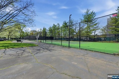 ABSOLUTELY STUNNING! unit 2809 is a recently Fully renovated and - photo 31