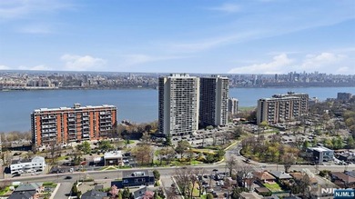 ABSOLUTELY STUNNING! unit 2809 is a recently Fully renovated and - photo 36