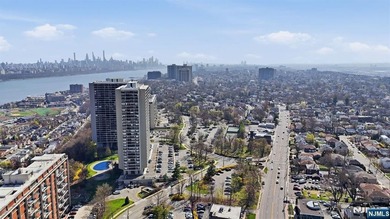 ABSOLUTELY STUNNING! unit 2809 is a recently Fully renovated and - photo 37