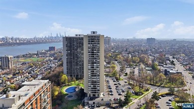 ABSOLUTELY STUNNING! unit 2809 is a recently Fully renovated and - photo 38