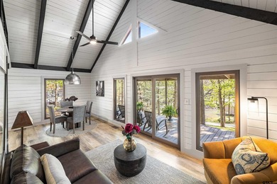 Enjoy lake life the way it's meant to be in this cozy cabin with - photo 13