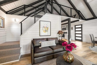 Enjoy lake life the way it's meant to be in this cozy cabin with - photo 15