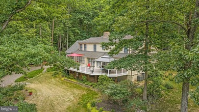 Welcome to an exceptional waterfront retreat on the widest and - photo 2