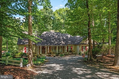Welcome to an exceptional waterfront retreat on the widest and - photo 3