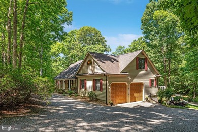 Welcome to an exceptional waterfront retreat on the widest and - photo 4