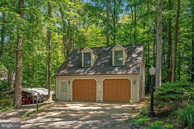 Welcome to an exceptional waterfront retreat on the widest and - photo 5