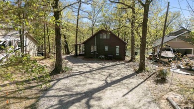 Enjoy lake life the way it's meant to be in this cozy cabin with - photo 28