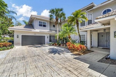 (private lake, pond, coastal) Townhome/Townhouse For Sale in Wellington Florida