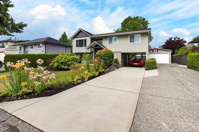 Welcome to this beautifully renovated 4-bedroom home, perfectly - photo 3