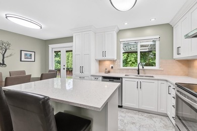 Welcome to this beautifully renovated 4-bedroom home, perfectly - photo 10