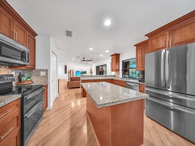 Indulge in South Florida lifestyle with this magnificent - photo 15