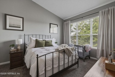 Excellent 3 bed 2 bath that STANDS OUT for it's location and - photo 20