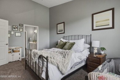 Excellent 3 bed 2 bath that STANDS OUT for it's location and - photo 21
