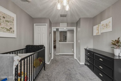 Excellent 3 bed 2 bath that STANDS OUT for it's location and - photo 28