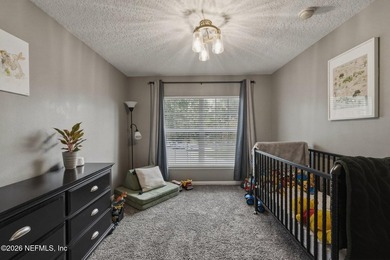 Excellent 3 bed 2 bath that STANDS OUT for it's location and - photo 29