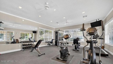Excellent 3 bed 2 bath that STANDS OUT for it's location and - photo 36