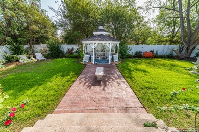 Country manor in the middle of 782*OH-NINE*! Exceptional home
