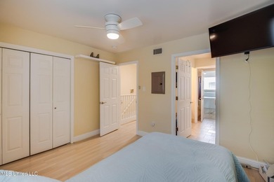 Beautifully Updated Two-Bedroom Condo in Prime Location! - photo 18