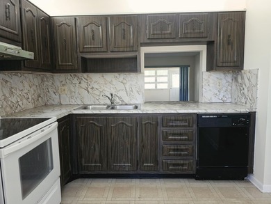 Located in the vibrant and social 55+ community of Covered - photo 3