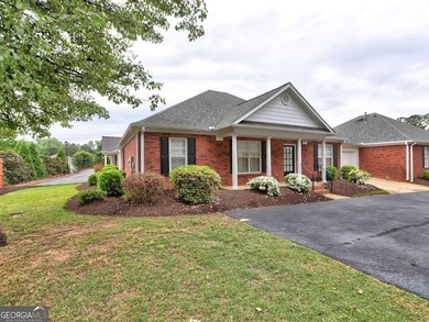 This beautifully maintained 2-bedroom, 2-bath ranch home is - photo 2