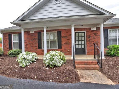 This beautifully maintained 2-bedroom, 2-bath ranch home is - photo 3