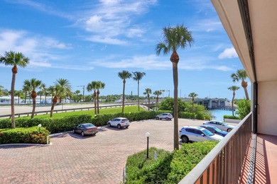 Wake up every day to the ocean breeze in this beautifully - photo 5